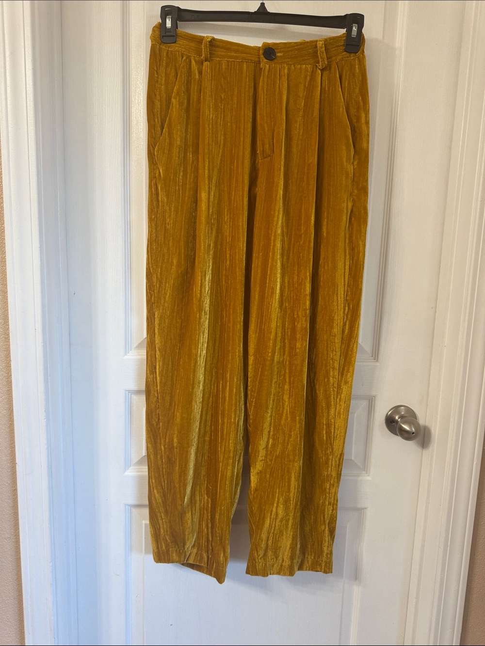 Scandal Italy Wide-Leg Velvet Pants in Mustard Gold